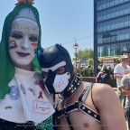 Cologne Pride 2018 Schwester und Puppy